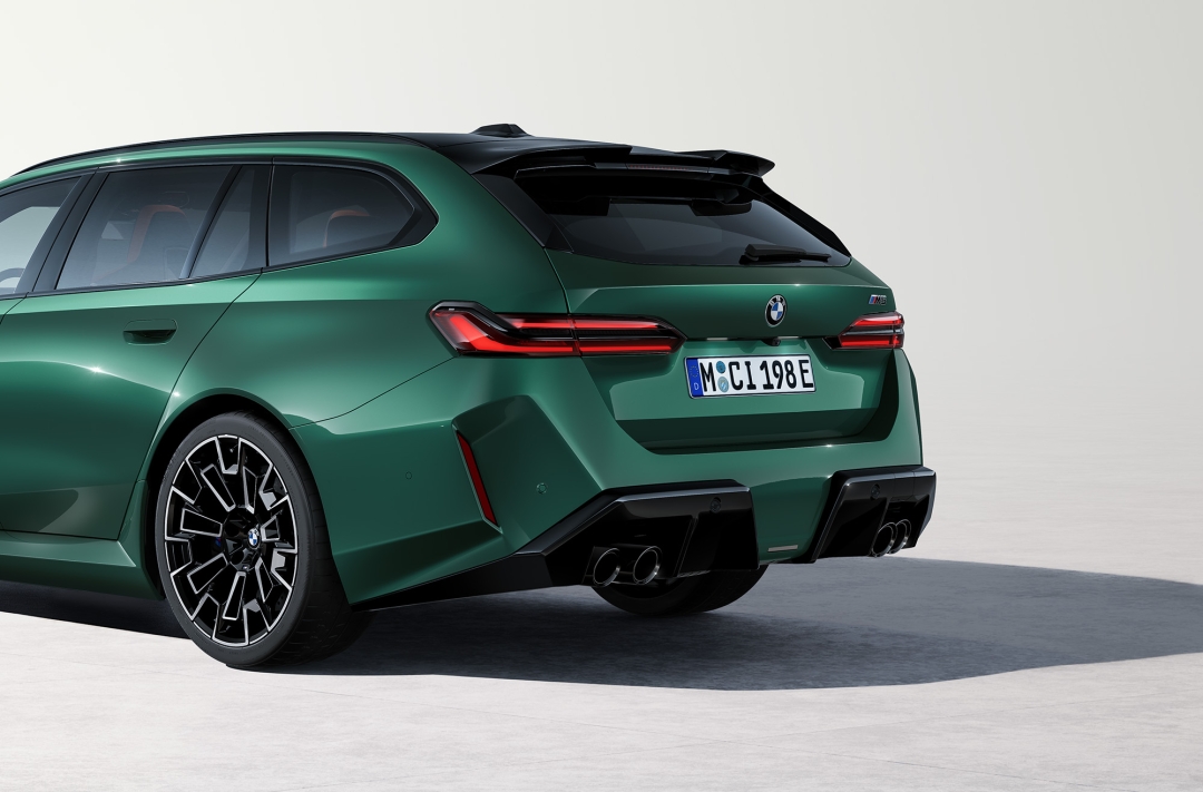 Уверенная сдержанность.